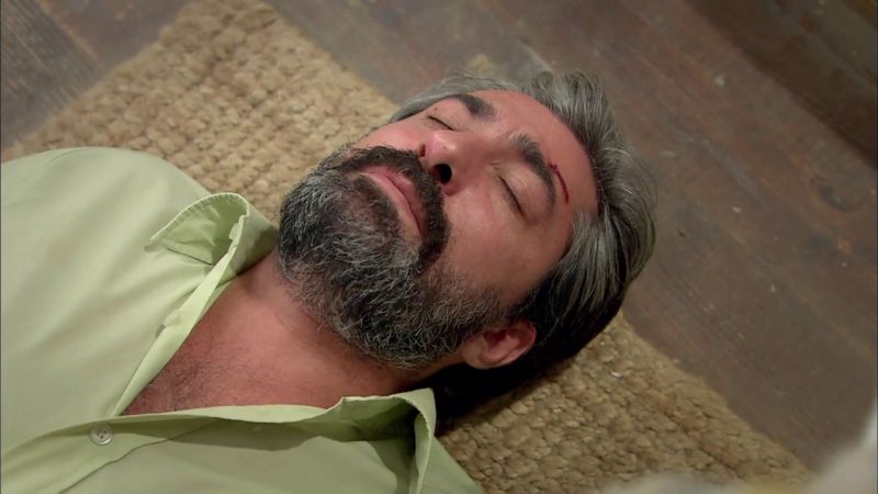 Osman encuentra a Ali inconsciente en el suelo