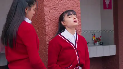 El embarazo de Gemma Gemma le cuenta a sus amigas que está embarazada.