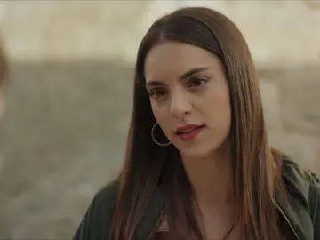 Azra amenaza a Füsun: "Si le haces daño a mi familia, me convertiré en tu enemiga" Azra amenaza a Füsun: "Si le haces daño a mi familia, me convertiré en tu enemiga"