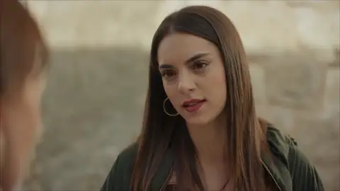 Azra amenaza a Füsun: "Si le haces daño a mi familia, me convertiré en tu enemiga" Azra amenaza a Füsun: "Si le haces daño a mi familia, me convertiré en tu enemiga"