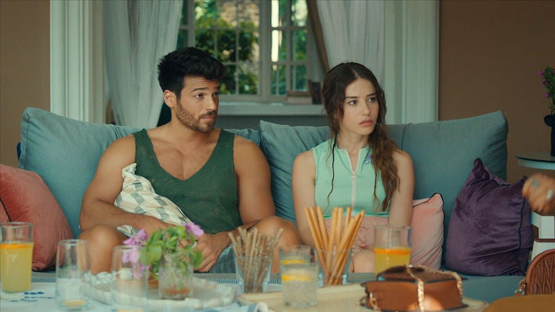 Özgur y Ezgi toman una decisión que no saben contar a sus familias