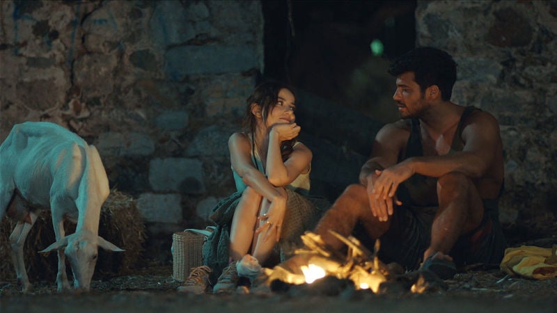 Ezgi se confiesa con Özgur y le dice lo que piensa de él