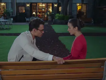 Dafne le revela a Gael que el asesino de su marido está más cerca de lo que creen ... Dafne le revela a Gael que el asesino de su marido está más cerca de lo que creen ...