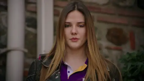Hazal vuelve a casa de Cihan y lo pone todo patas arriba Hazal ha vuelto a casa de Cihan y, en su línea, conseguirá sacar a todos de quicio .. ¿Por quién empezará esta vez?