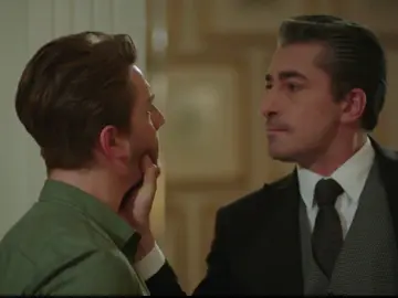 Cihan le levanta la mano a su propio hijo Cihan le levanta la mano a su propio hijo