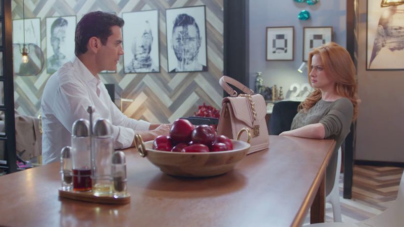Olga y Bárbara pillan a Álvaro besándose con Ariadna