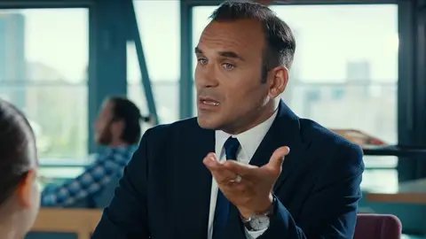 Levent frente a su hija El hombre equivocado