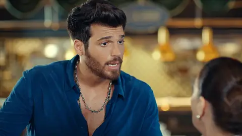 Özgur habla con su madre El hombre equivocado