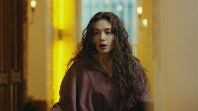 Nare debe escapar con su hija Melek tras el asesinato de su marido