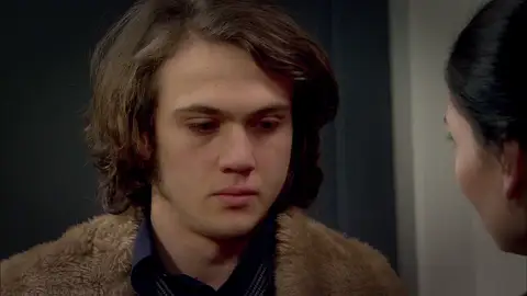 Mete va a la cárcel Tras haberse fugado con Nihal, Mete es encerrado entre rejas.