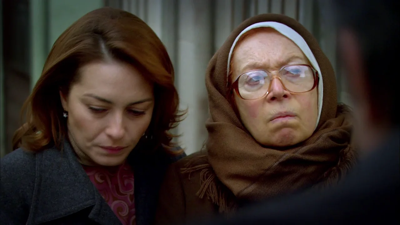 "Eres una fulana", Hasefe estalla contra Caroline Caroline sigue menospreciando a Cemile y Hasefe se ha enterado de un secreto de Caroline que no dudará en echarle en cara.