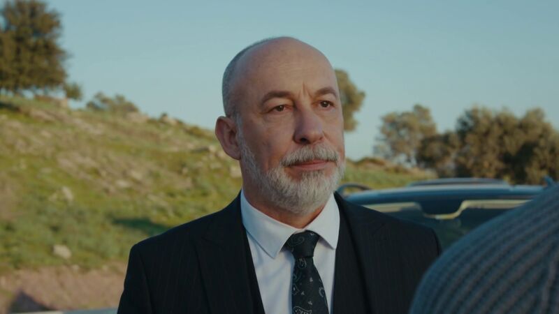 El embajador Güven se lleva a Melek