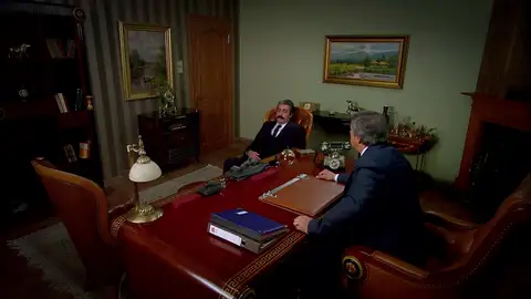 Ali amenaza a Kenan con publicar los informes del negocio de las armas ilegales Kenan se ha dado cuenta de que ya no puede controlar a Ali como lo hacía antes, así que intenta despedirlo, pero Ali tiene un As bajo la manga que no dudará en usar.