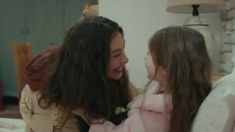 Nare vuelve a ver a Melek para ayudarla Nare vuelve a ver a Melek para ayudarla