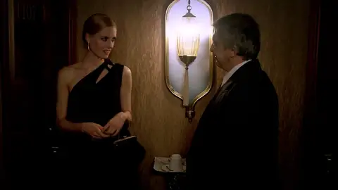 Kenan le pide a Caroline un favor muy íntimo Kenan ha hecho muchas cosas por Caroline y, aunque ninguna ha sido desinteresadamente, ahora quiere que ella se lo agradezca.