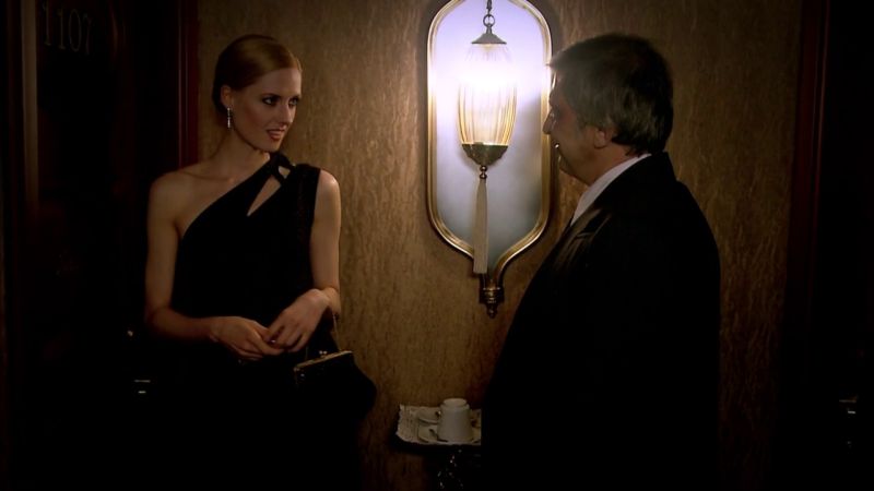  Kenan le pide a Caroline un favor muy íntimo