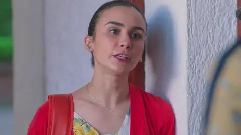 Gael se pone celoso del nuevo jefe de Dafne Dafne ha hecho muy buenas migas con su nuevo jefe y a Gael parece no hacerle mucha gracia ....