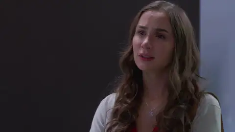 "¿Cómo pude enamorarme del hombre que asesinó a mi marido?", Dafne descubre quién causó el accidente de Néstor Dafne nunca se ha perdonado no haber encontrado a la persona que acabó con la vida de su marido Néstor y, cuando por fin encuentra un culpable, se siente aún peor.