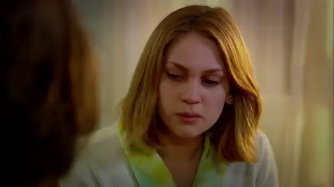 El embarazo de Aylin sale a la luz Caroline ha empezado a correr la voz acerca del embarazo de Aylin, pero este será el menor problema al que se tenga que enfrentar la familia de Cemile ...