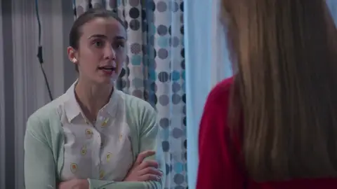 "Me voy porque no quiero estar cerca de nada que tenga que ver con Gael", Dafne se sincera con Bárbara. Dafne va a abandonar la casa de Bárbara, pero no sin antes dejarle claro que su hijo no es tan bueno como ella se cree.