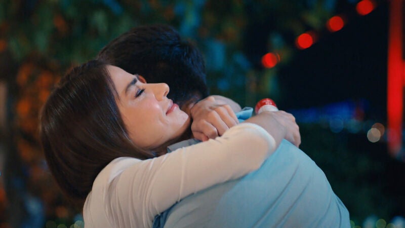 El romántico regalo de Özgur a Ezgi por su cumpleaños
