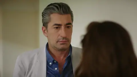 Cihan se entera de que Ayşe es prima de Harun Cihan se entera de que Ayşe es prima de Harun