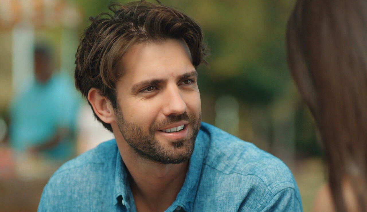 Ozan, muy enamorado de Deniz