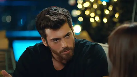 Özgur es feliz con Ezgi El hombre equivocado