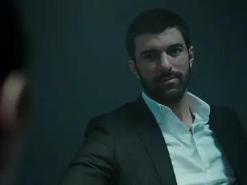 Sancar y Gediz son interrogados por desfalco mientras Nare intenta salvar el dinero Sancar y Gediz son interrogados por desfalco mientras Nare intenta salvar el dinero