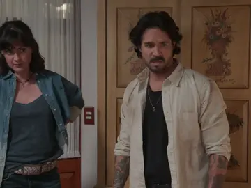 Rafael pasa la noche con Fernanda cuidándola Rafael pasa la noche con Fernanda cuidándola