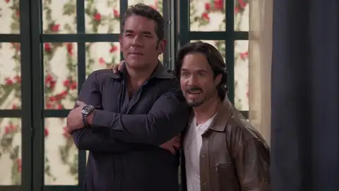 Fernanda se entera de que Rafael es el hijo de Octavio y lo rechaza de nuevo Fernanda se entera de que Rafael es el hijo de Octavio y lo rechaza de nuevo