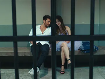 Ezgi y özgur en la cárcel Ezgi y özgur en la cárcel