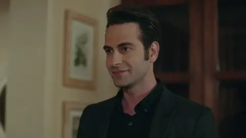 Akin vuelve a aparecer en la vida de Nare y Melek Akin vuelve a aparecer en la vida de Nare y Melek