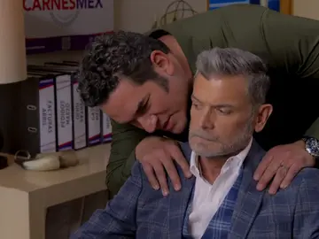 Germán finalmente acepta trabajar para Octavio en su empresa Germán finalmente acepta trabajar para Octavio en su empresa