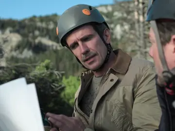 Dos montañeros se quedan atrapados y sin posibilidad de salir en un saliente de la montaña Dos montañeros se quedan atrapados y sin posibilidad de salir en un saliente de la montaña