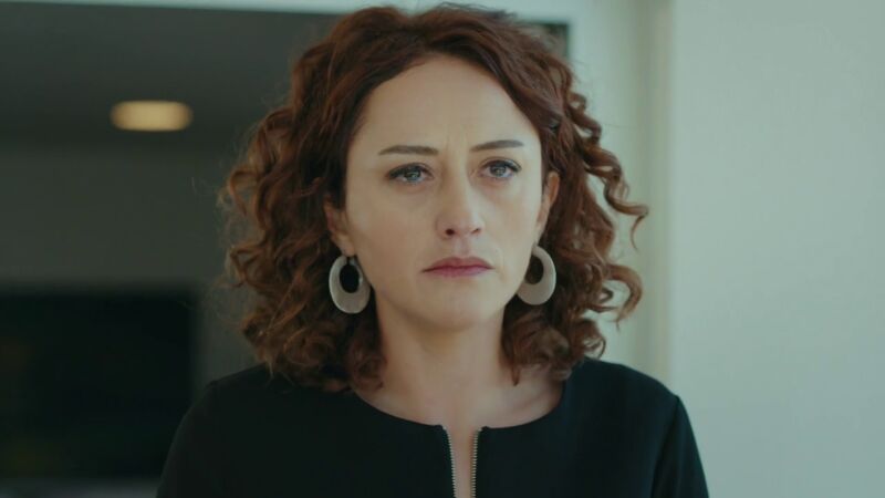 Müge y Gediz ven el video del ataque en Montenegro