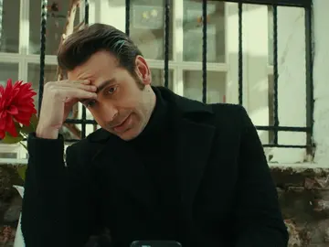 Akin cae en la trampa de Nare y viaja a España Akin cae en la trampa de Nare y viaja a España