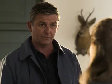 El doctor Martin acude a una urgencia y se asombra con la situación de su paciente El doctor Martin acude a una urgencia y se asombra con la situación de su paciente