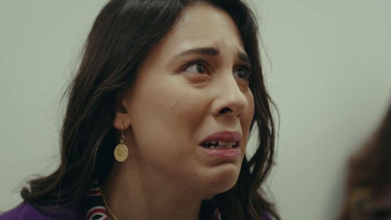 Halise acaba en el hospital por un infarto y todos culpan a Elvan