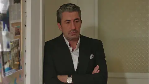 Cihan investiga a Harun y a Mithat ante la posibilidad de traición Cihan investiga a Harun y a Mithat ante la posibilidad de traición