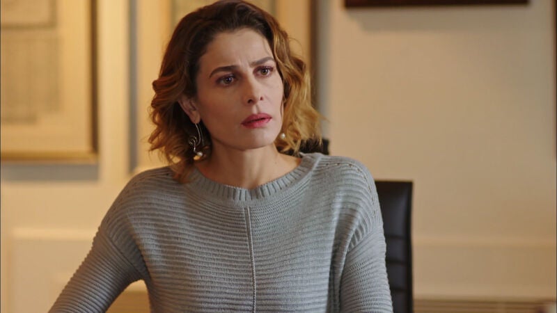 ¿Quién es el desconocido que se presenta en la oficina de Dilara?