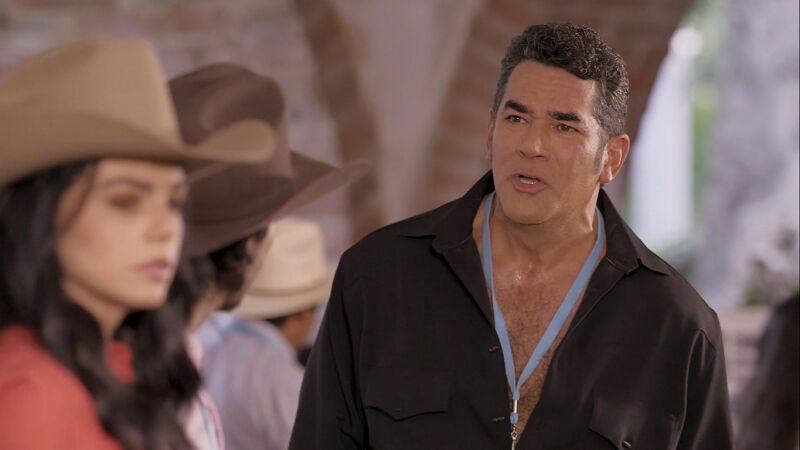 Octavio golpea a su hijo tras enterarse de sus planes con Fernanda