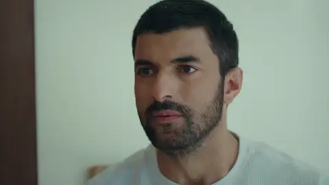 Sancar, Melek y Nare pintan juntos su nueva casa Sancar, Melek y Nare pintan juntos su nueva casa