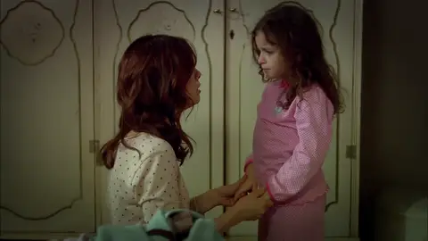 Deniz le pide a Bahar que se quede con ella y acepta Deniz le pide a Bahar que se quede con ella y acepta
