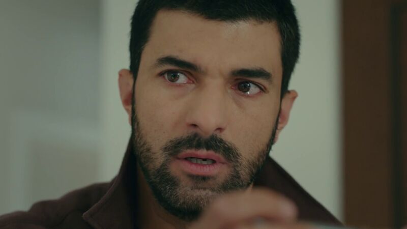 Sancar le vuelve a suplicar a Nare que le cuente la verdad