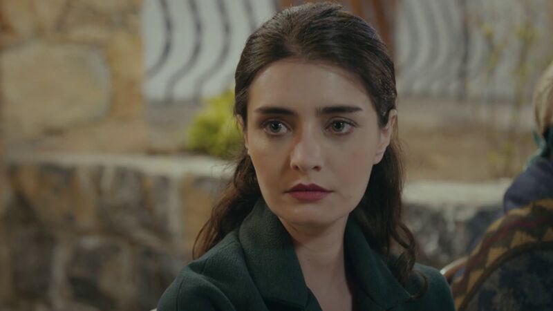 Un anónimo manda unas fotografías comprometedoras de Nare y Sancar a todo el pueblo