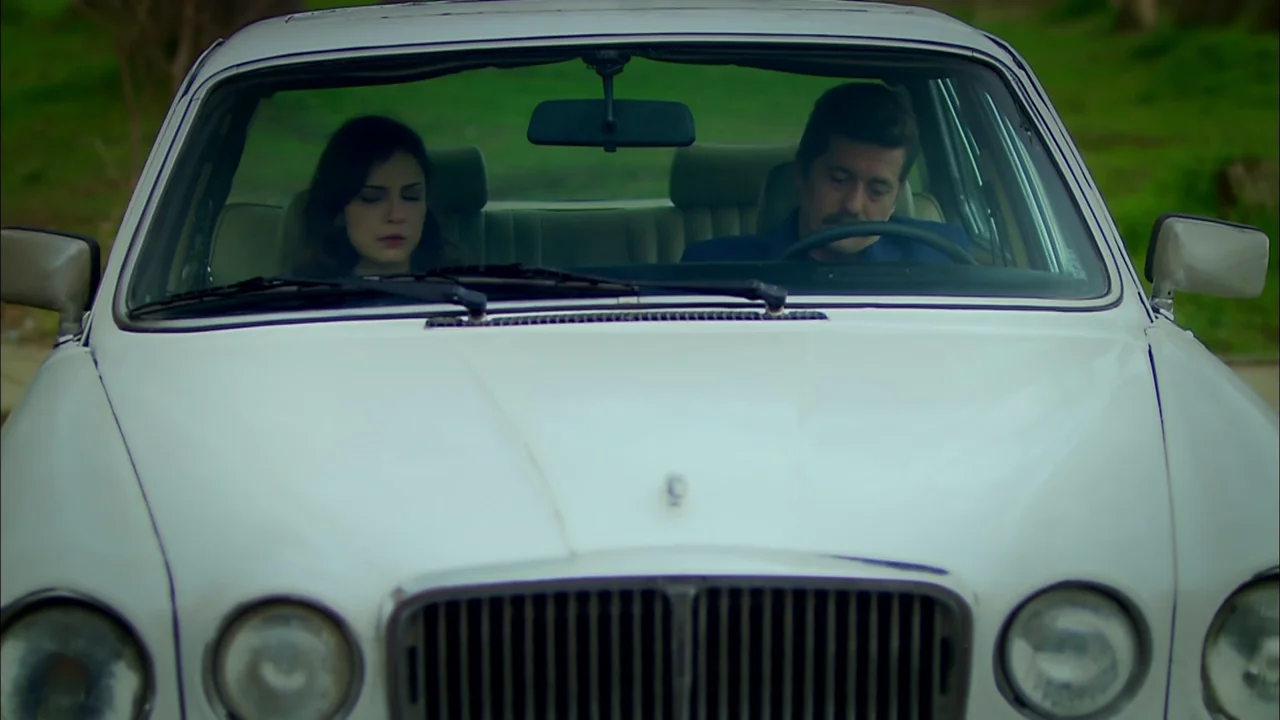 Soner intenta hacer entrar en raz&oacute;n a Bahar pero la decisi&oacute;n est&aacute; tomada: Bahar se va definitivamente