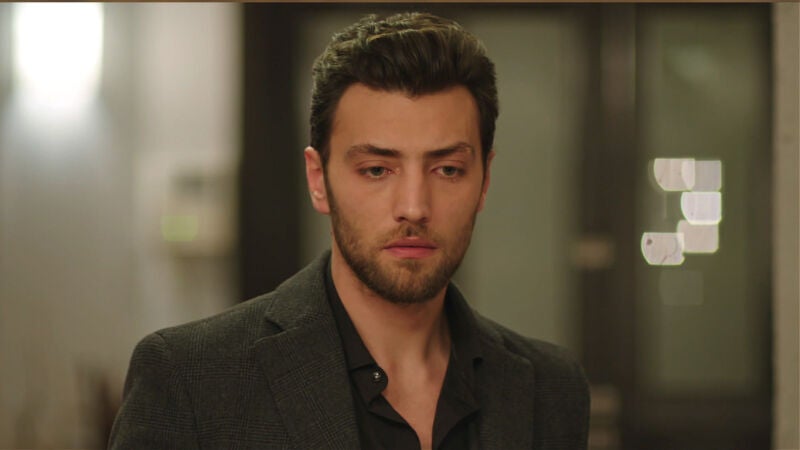 La reacción de Deniz cuando descubre a Cansu con el bebé que le ha traído Dilara