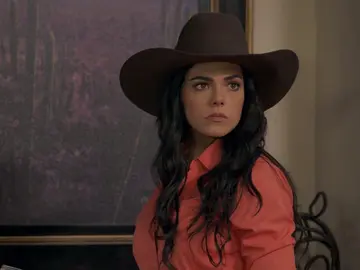Fernanda a punto de ser descubierta por Camilo Fernanda a punto de ser descubierta por Camilo