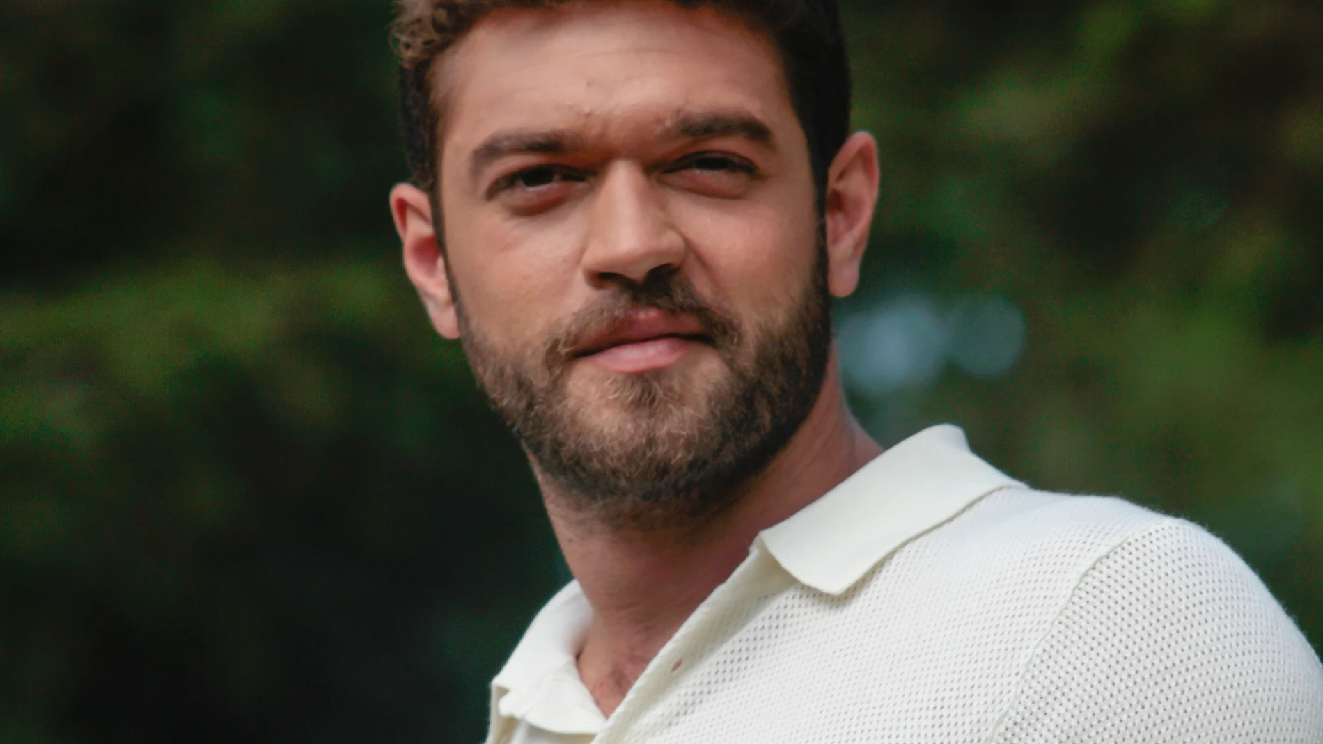 Furkan Andiç es Savas Sargun, un joven de la alta sociedad de Estambul